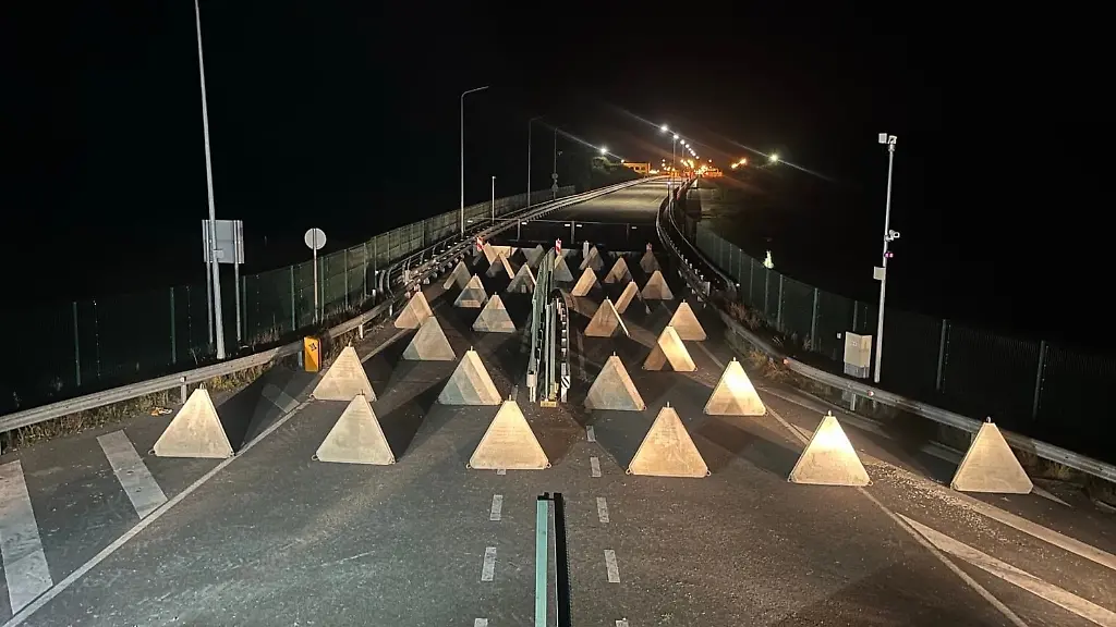 Die-Betonsperren-werden-auch-Drachenzaehne-genannt