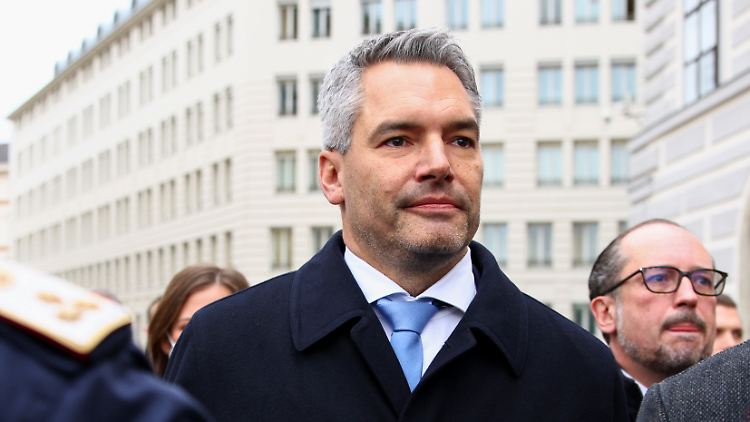 Der 49-Jährige war zuvor Innenminister der Koalition von ÖVP und Grünen.
