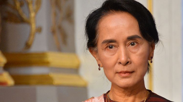 Der Friedensnobelpreisträgerin Aung San Suu Kyi wird das Gefängnis wohl erst einmal erspart.