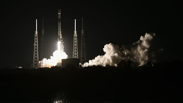 Eine Falcon 9 Rakete von SpaceX hebt ab. Holt Frankreich auf?