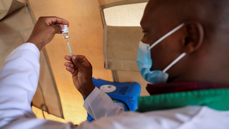 Gerade mal rund sieben Prozent der Menschen in Afrika sind komplett gegen Covid-19 geimpft.