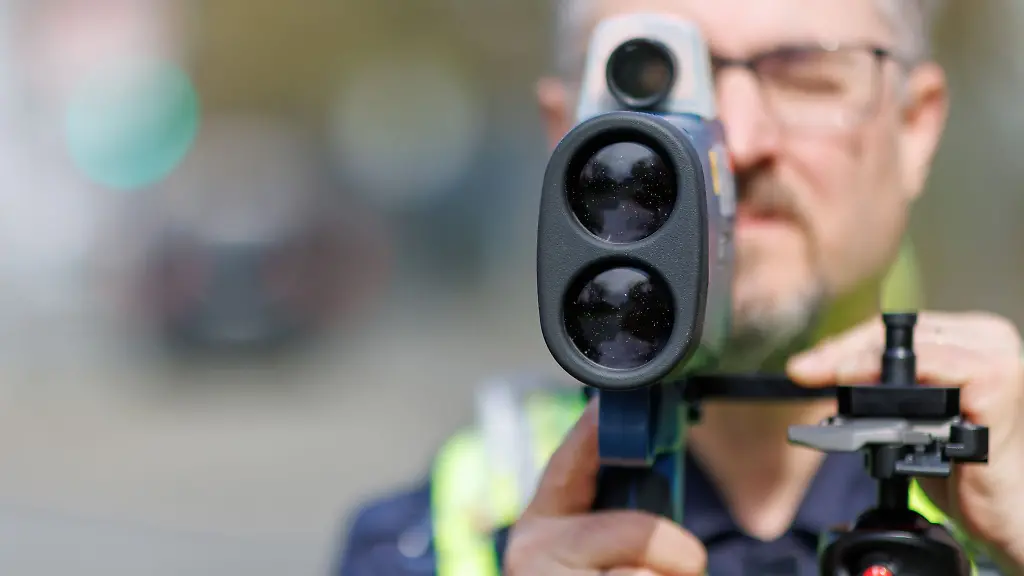 Die-Polizei-in-NRW-nimmt-Lasermessgeraete-vom-Typ-TruSpeed-wieder-in-Betrieb