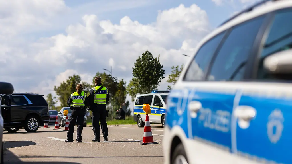 Die-Maenner-wurden-bei-einer-Grenzkontrolle-angehalten