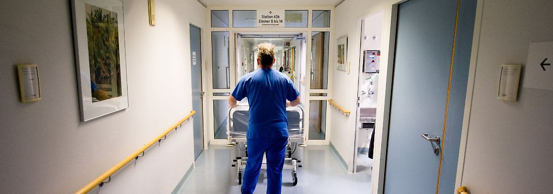 Der Bundestag berät heute über eine geplante Impfpflicht für Personal in Kliniken oder Pflegeheimen.