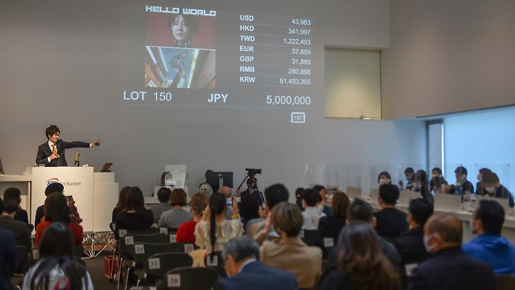 NFTs existieren nur virtuell, werden inzwischen allerdings auch in traditionellen Auktionen versteigert. 