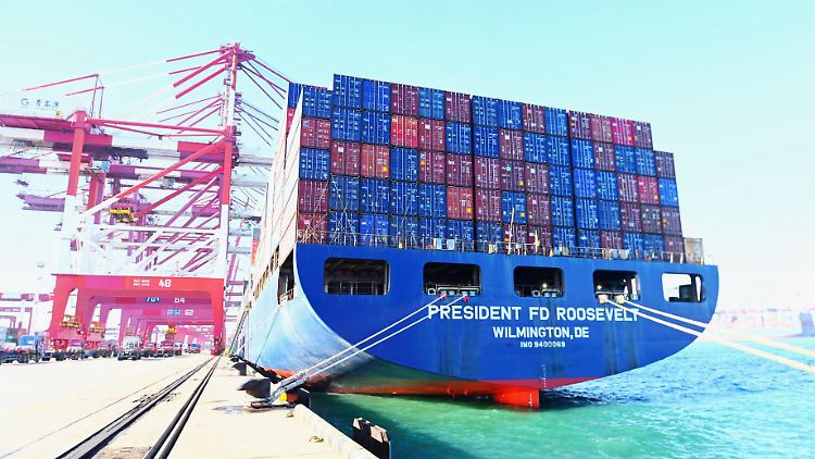 Stahlkolosse bis hoch hinaus: Viele Container sind auf eine Stapelhöhe von neun und mehr vollen Behältern ausgelegt.