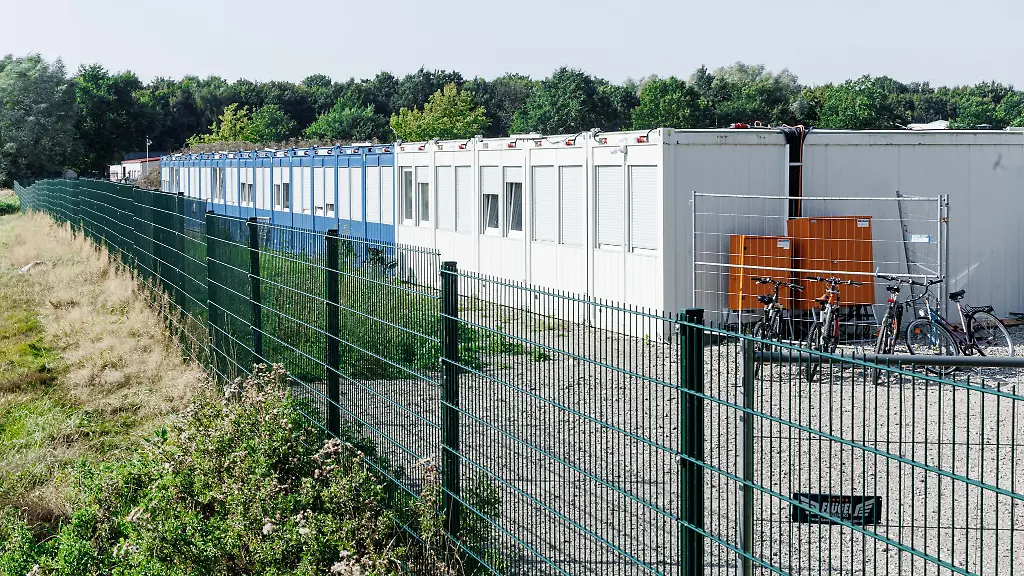 Vor-einem-Jahr-sind-die-ersten-Asylbewerber-in-die-umstrittene-Container-Unterkunft-im-500-Einwohner-Dorf-Upahl-gezogen