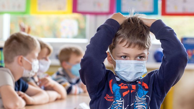 Immer mehr Kinder werden positiv auf das Coronavirus getestet. 