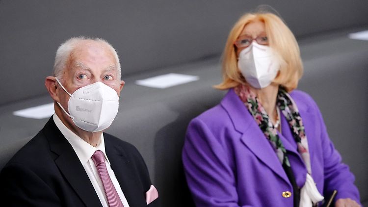 Die Eltern des Kanzlers: Gerhard und Christel Scholz.