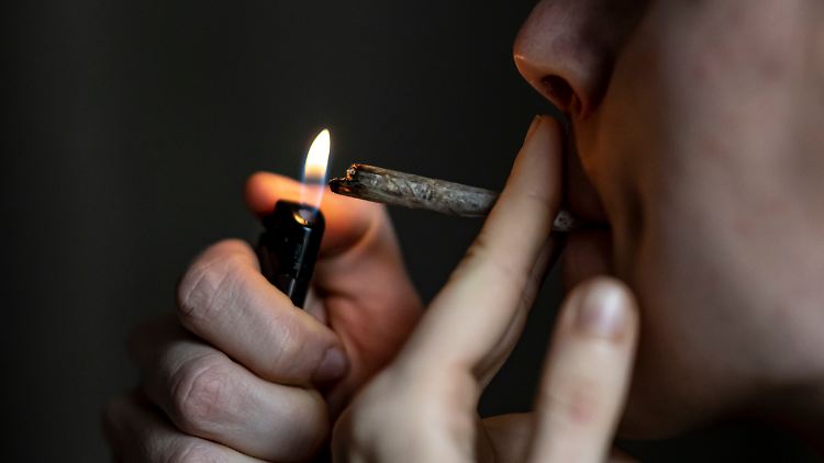 Bisher hat die Forschung zu Cannabis und Schlaf zu gemischten Ergebnissen geführt.