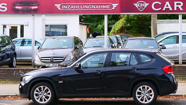 Der Gebrauchtwagenmarkt verzeichnet Preissteigerungen, wie es sie so noch nicht gegeben hat.