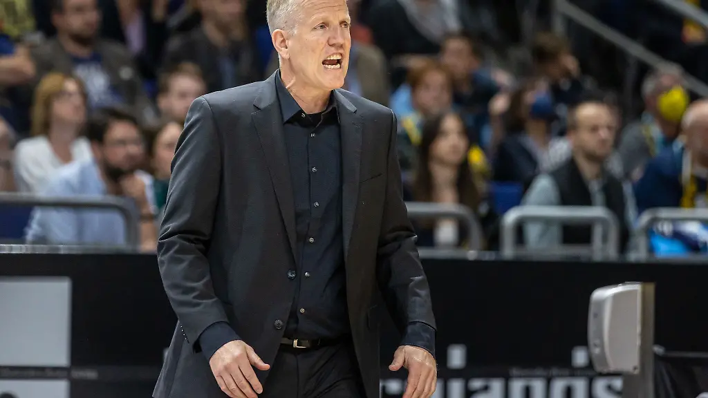 Basketball-Trainer-John-Patrick-ist-mit-den-MHP-Riesen-Ludwigsburg-erfolgreich-in-den-Europe-Cup-gestartet