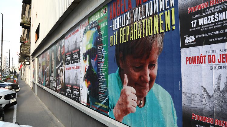 Reparationsforderungen waren auch schon im September plakatiert, damals allerdings ohne Nazi-Vergleiche.