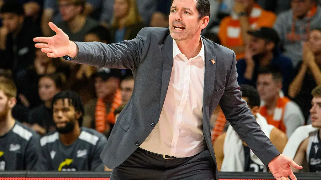 Basketball-Trainer-Ty-Harrelson-gewann-mit-ratiopharm-Ulm-auch-das-dritte-Spiel-im-EuroCup