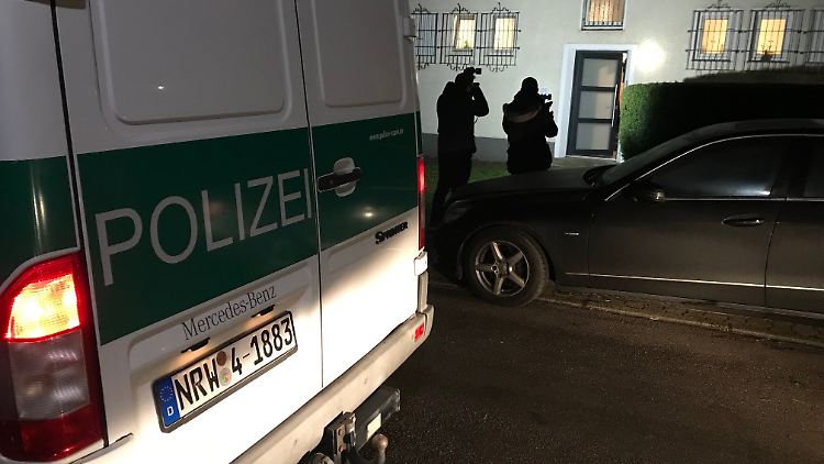 Die Polizei ging in Nordrhein-Westfalen, Hessen und Luxemburg gegen eine mutmaßliche Bande vor, die einen bundesweiten Marihuana-Handel betreiben soll.
