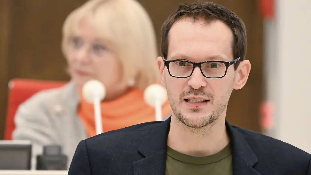 Seine-Fraktion-beantragt-in-der-Abwicklung-einen-Zuschuss-Brandenburgs-Gruenen-Fraktionschef-Benjamin-Raschke-Archivbild