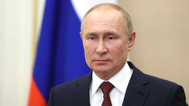 "Sie und ich wissen, was im Donbass passiert", sagte Putin im Kreml, "es ähnelt sicherlich einem Völkermord."