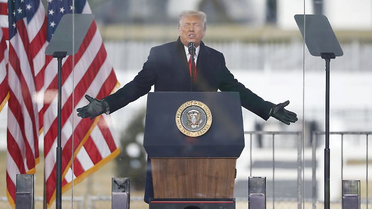 Trump ist nicht mehr Präsident, also kann er sich auch nicht aufs Exekutivprivileg stützen, so das Gericht. 