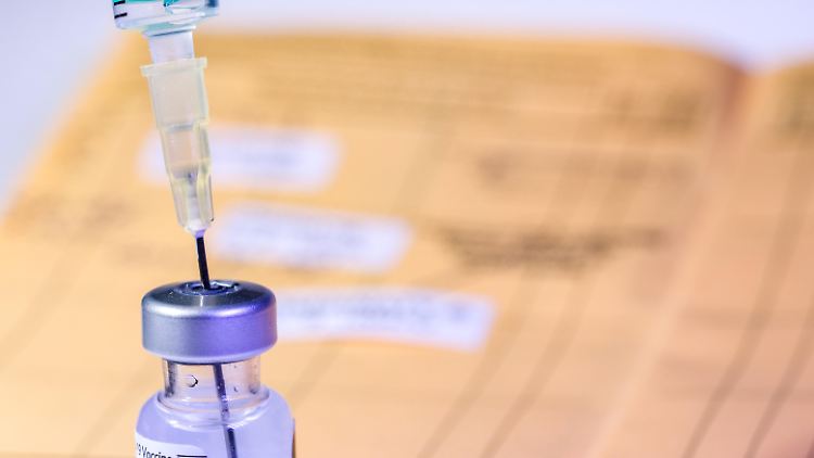 Alle untersuchten Infizierten in der Studie hatten ihre Drittimpfung vor mindestens einem  Monat erhalten. 