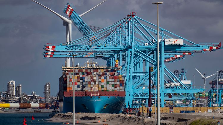 Im November befanden sich laut einer Berenberg-Analyse noch 11 Prozent des weltweiten beladenen Containervolumens in Staus.