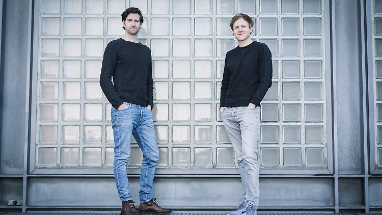 Das Berliner Kreditkarten-Fintech mit seinen Gründern Fabian Terner und Malte Rau (v.l.n.r.) bietet seit Mai 2020 Visa-Kreditkarten für Unternehmen mit guter Bonität..