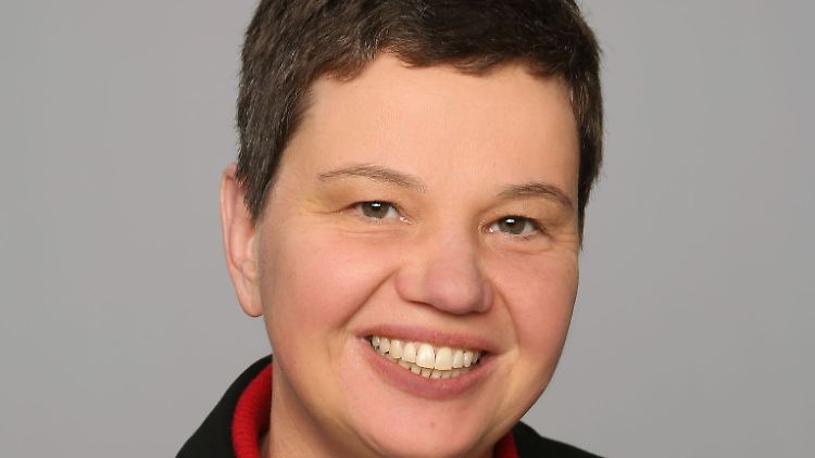 Ronja Kempin forscht an der Stiftung Wissenschaft und Politik zu den deutsch-französischen Beziehungen in der Sicherheits- und Verteidigungspolitik und zum Rassemblement National und dem Populismus in Frankreich.