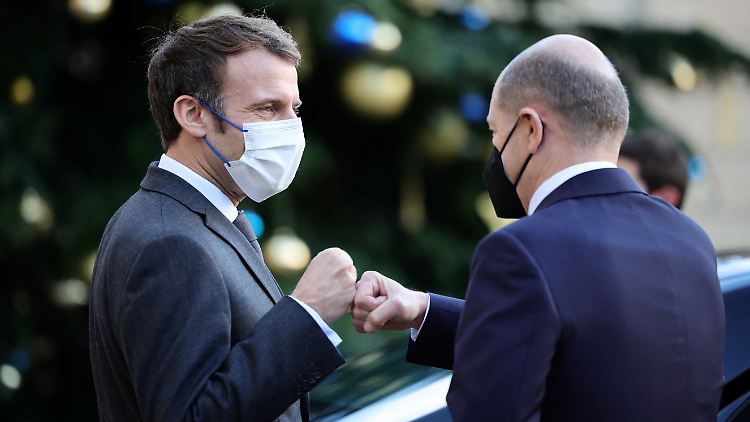 Macron empfing den neuen Kanzler Scholz am Mittag am Elysée-Palast.