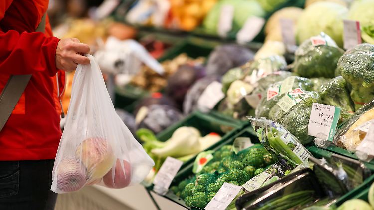 Die Preise steigen kräftig - auch an der Supermarktkasse.