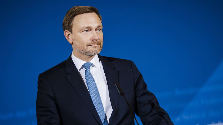Der deutsche Schuldenberg bekommt einen rot-grün-gelben Gipfel - in zwei Jahren soll die Schuldenbremse dann wieder greifen.