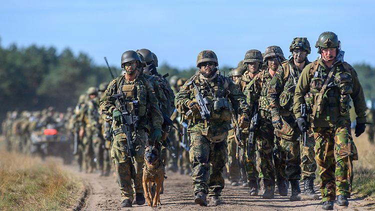 Er werde "natürlich alles dafür tun, dass wir die Bundeswehr gut ausstatten", betonte Bundeskanzler Scholz.