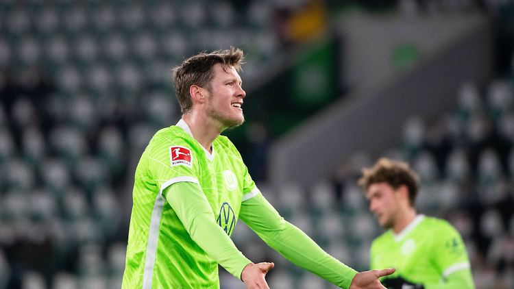 Wolfsburger Ratlosigkeit am Beispiel des Stürmers Wout Weghorst.