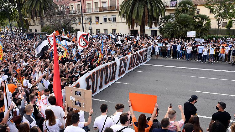 Die Fans des FC Valencia wollen Peter Lim als Klubbesitzer loswerden.