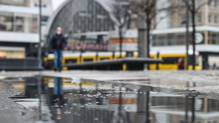 Mildere Temperaturen sorgen für "Schmuddelwetter" auf den Straßen.