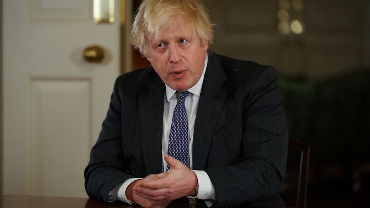 Johnson bezeichnete die rasche Ausbreitung der Omikron-Variante in einer Fernsehansprache als einen "Notfall".