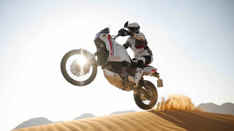 Mit der DesertX erinnert Ducati auch an die Cagiva Elefant 750/900.