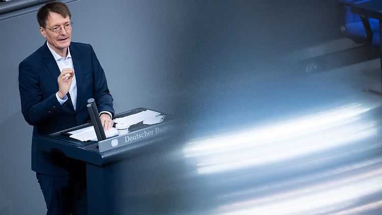 "Die Lage stabilisiert sich langsam", schrieb Lauterbach auf Twitter.