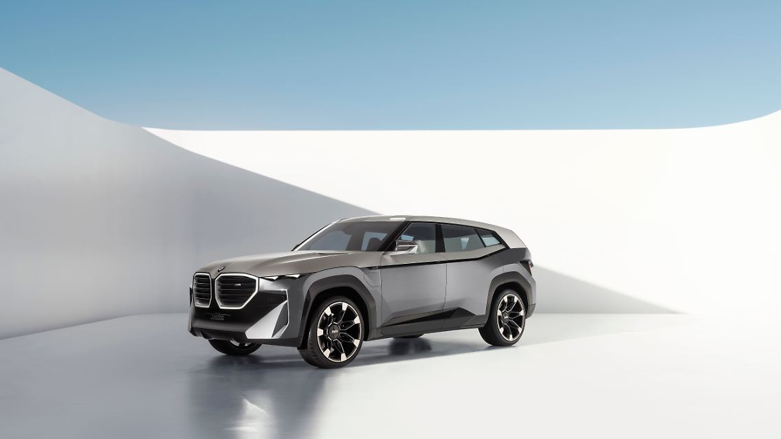 Am anderen Ende der SUV-Palette von BMW startet ...