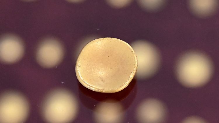 Entdeckt wurden die ersten elf Münzen des Goldschatzes bereits 2017 von dem ehrenamtlichen Bodendenkmalpfleger Wolfgang Herkt.