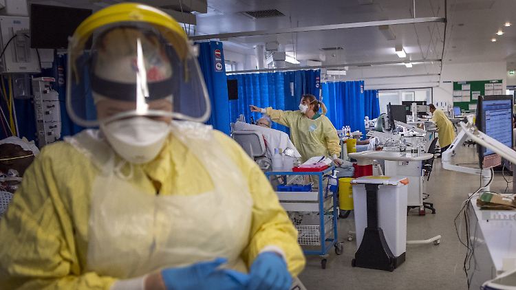 In Großbritannien liegen derzeit rund zehn Patienten mit der Omikron-Variante im Krankenhaus.