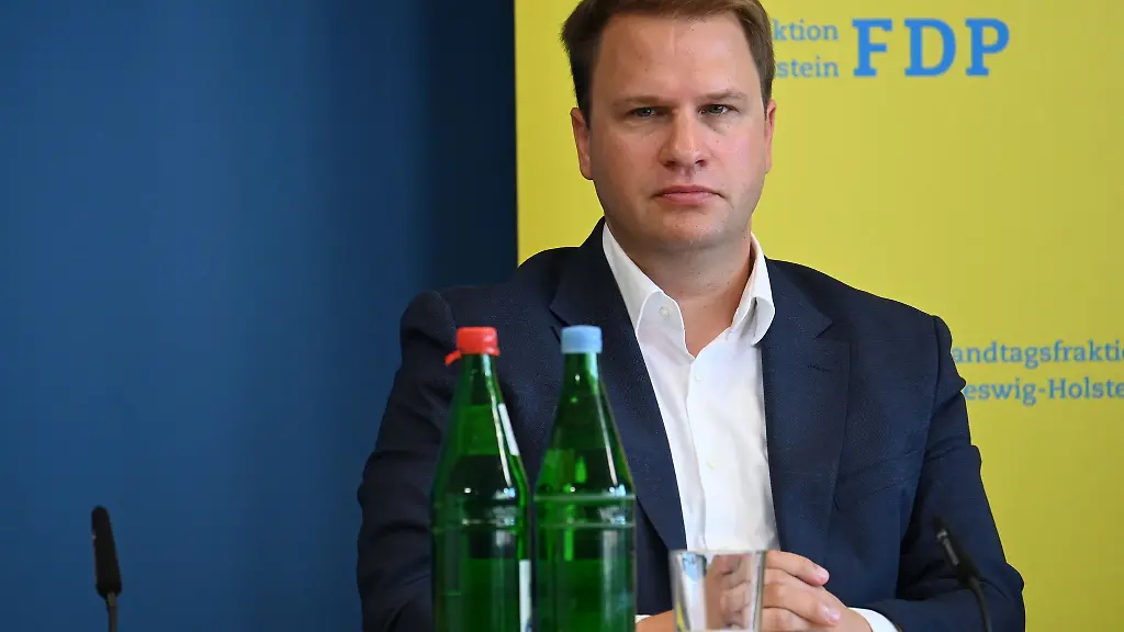 FDP-Fraktionsvorsitzende-Christopher-Vogt-kritisiert-die-Kuerzungen-im-Bildungsbereich