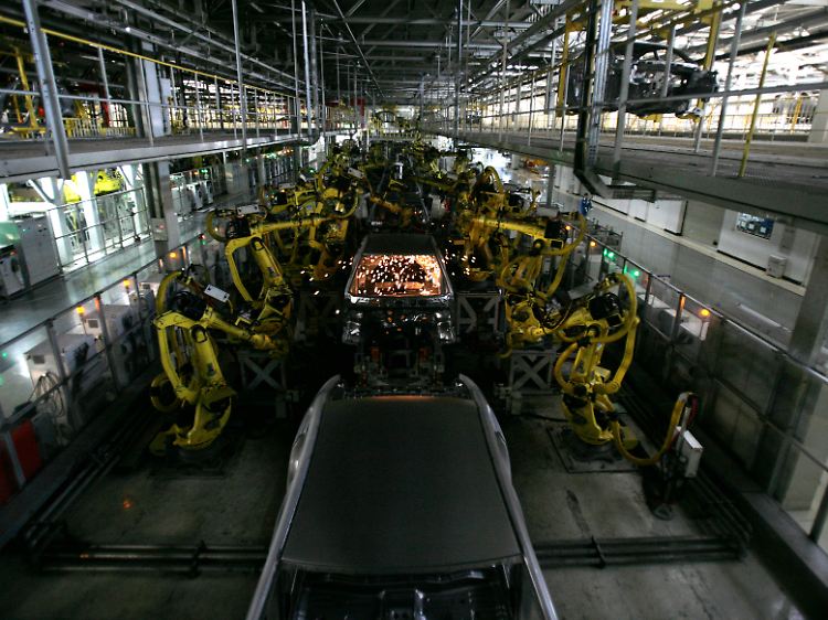 Überall im Land entstehen nagelnaue Produktionstätten: Hier die vollautomatische Fertigung bei "Beijing Hyundai Motor" in der Nähe von Peking.