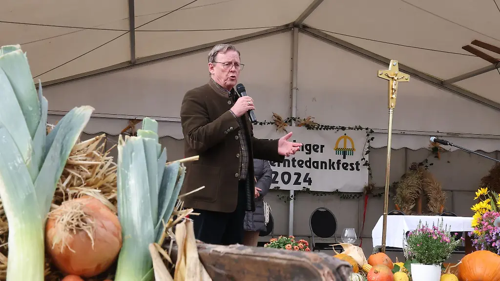 Thueringens-geschaeftsfuehrender-Ministerpraesident-Bodo-Ramelow-Linke-zeigte-beim-Landeserntedankfest-Verstaendnis-fuer-den-Frust-der-Bauern