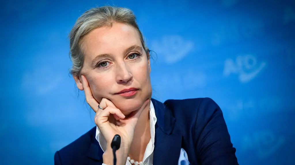 Die-AfD-Co-Vorsitzende-Alice-Weidel-ist-mit-grosser-Mehrheit-zur-Spitzenkandidatin-des-baden-wuerttembergischen-Landesverbands-fuer-die-Bundestagswahl-2025-gewaehlt-worden
