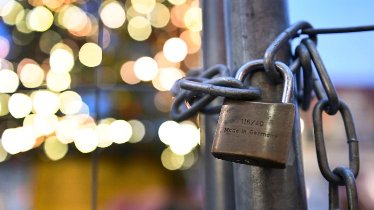 Nie wieder Lockdown? Omikron könnte einen Strich durch die Rechnung machen.