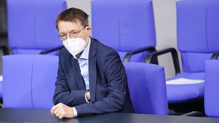 Für die Union spielt Lauterbach Feuerwehr, "obwohl er weiß, dass es gar nicht brennt".