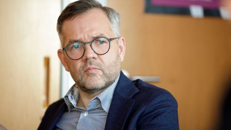 Michael Roth sieht eher mehr Verantwortung auf Deutschland zukommen.
