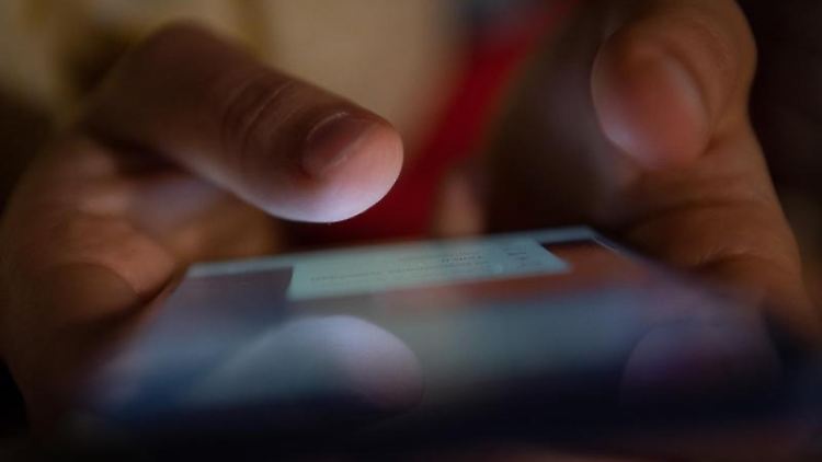 Die Studie der Uni Bochum zum Smartphone-Gebrauch in der Corona-Pandemie stellte eine zum Teil suchtartige Nutzung fest.