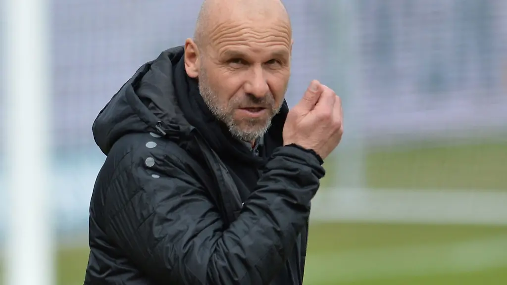 Bernhard-Trares-kehrte-nach-Mannheim-zurueck-und-musste-nun-eine-Niederlage-in-Sandhausen-hinnehmen