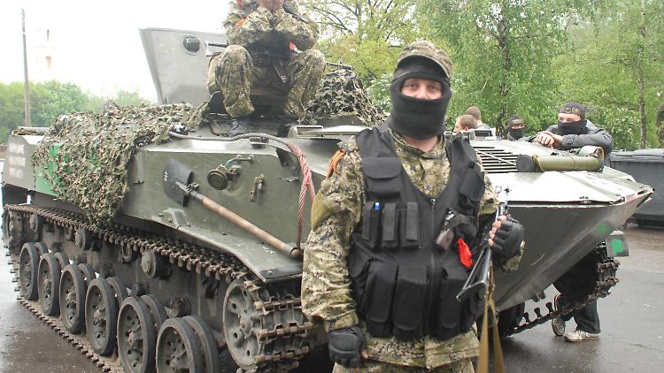 Prorussische Separatisten in der ostukrainischen Stadt Slavyansk (Archivbild).