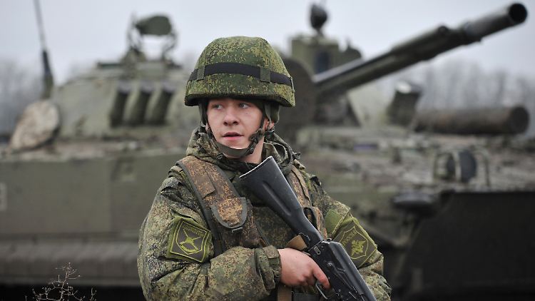 Die NATO sieht die russischen Truppenbewegungen kritisch.